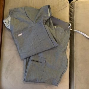 FIGS small Catarina top and zamora jogger graphite